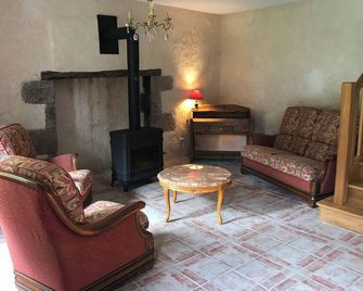 Gîte de Kergoubleau - Saint-Nicolas-du-Pelem - Sala de estar