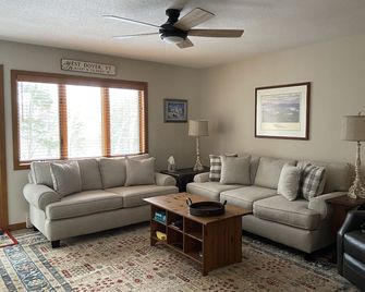 Newly Renovated Condo on Haystack Golf Course, and 15 min. from Mt. Snow - Wilmington - Huiskamer