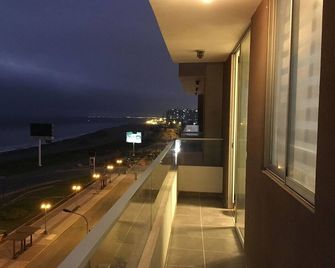 Ocean view apartment close to airport - Lima - Balcony