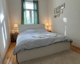 Flat balcony City Center 2 Room Playstation - Hannover - Bedroom