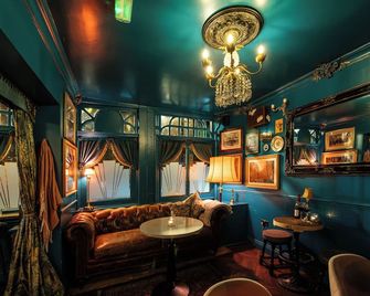 Caboose - Salisbury - Lounge