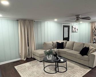 3bed house in Albertville just 3 minutes away from Sand Mountain Amphitheater! - Albertville