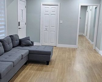 Home in Niagara region - St. Catharines - Living room