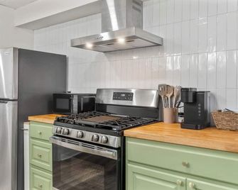 The Cozy Emerald Stay 5 Minutes to Downtown - Binghamton - Kitchen