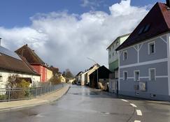 Denkmalgeschütztes Haus am Rande der fränkischen Schweiz - Auerbach in der Oberpfalz - Außenansicht