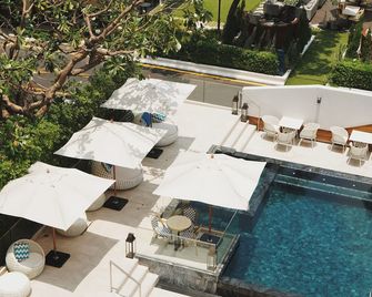 Floral Court Hotel & Residence Sukhumvit 13 - Bangkok - Pool