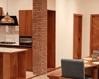 Galapagos Coliving Ecuador Casa Tuna - Puerto Ayora - Dining room