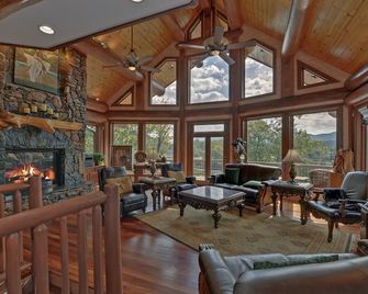 Luxury Living on the Lake! Boat Dock Kayaks Firepits, Lake and Mtn Views - Hiawassee - Lounge