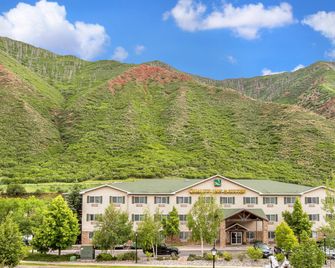 Quality Inn & Suites On The River - Glenwood Springs - Byggnad