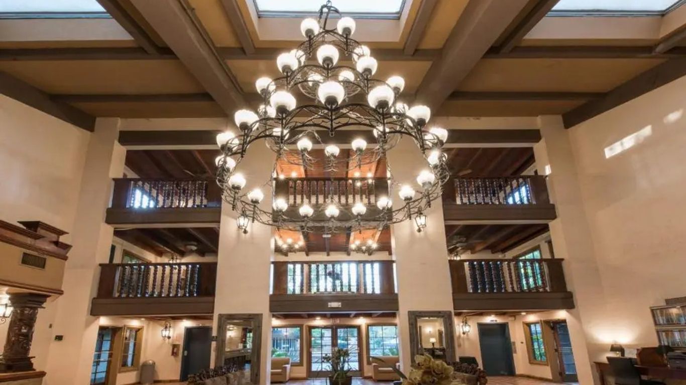 Vanllee Hotel and Suites