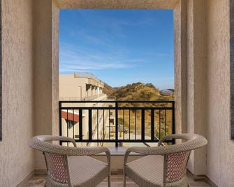 Lemon Tree Resort, Kumbhalgarh - Kumbhalgarh - Balcony
