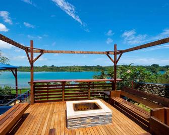 Retreat Seaside - פורט וילה - מרפסת