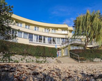 Hotel Zátoka - Senec - Edificio