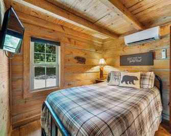 Mountain brow get away! Private and quiet, perfect for a romantic get a way! - Fort Payne - Slaapkamer