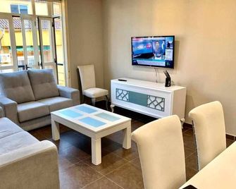 Apartment Lucena Park Parking Gratis - Lucena - Sala de estar