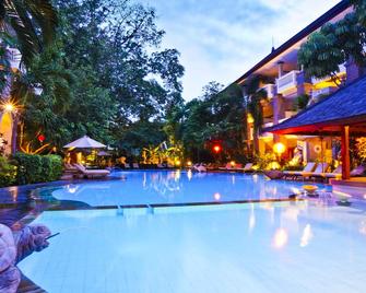 Hotel Kumala Pantai - Kuta - Pileta