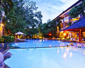 هوتل كومالا بانتاي - كوتا - حوض السباحة