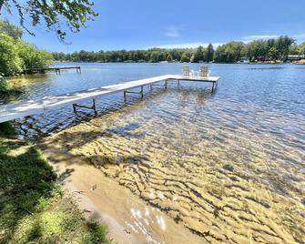 2 Bedroom 1.5 Bath Lake Front Cottage With Dock/Hot Tub/Kayaks - Branch