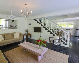 Chateau Elysium - Two bedroom villa 1 - Beau Vallon - Living room