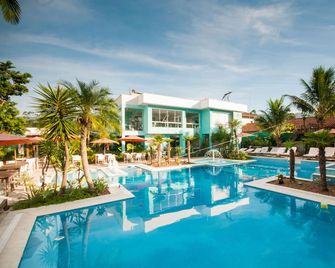 Hotel Port Louis - קאראגוואטטובה - בריכה