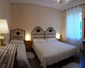 B&B Casa Del Priore - Sestri Levante - Schlafzimmer