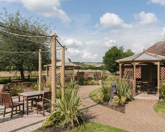 Meadow Farm Redditch by Marstons Inns - Redditch - Terasa