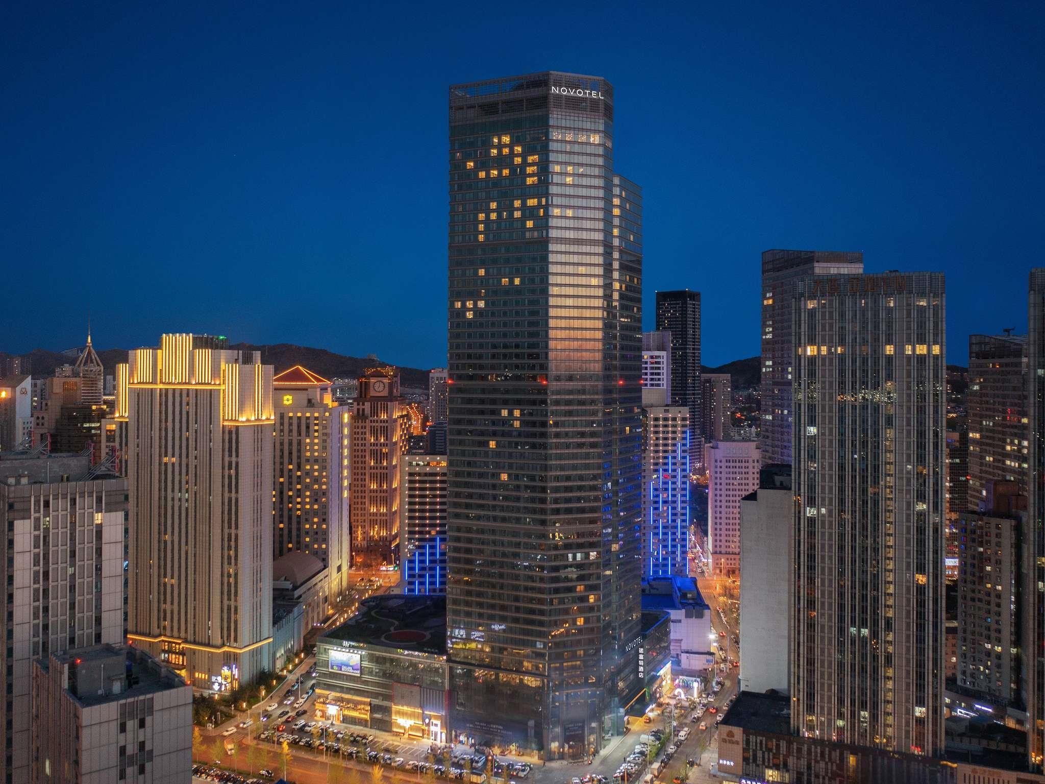 Novotel Dalian Zhongshan Square - דאליין - בניין