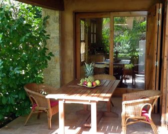 House with garden and terrace, ideal to relax, near the Costa Brava - Cruilles, Monells y San Sadurní - Patio