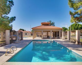 7 Mi To Mill Ave Bbq-Ready Mesa Townhouse - Mesa - Pool