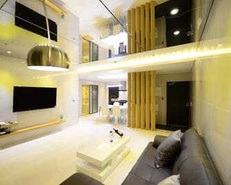 Dunsan Graytone Hotel - Daejeon - Living room