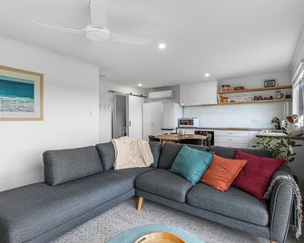 The Bungalow - Warrnambool - Oturma odası