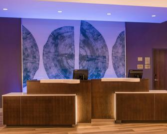 Fairfield Inn & Suites by Marriott Dayton - Dayton - Front desk
