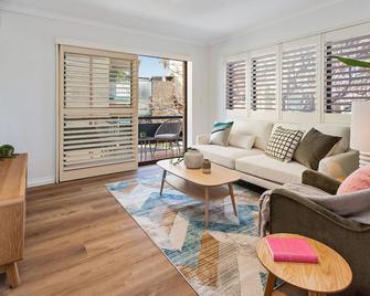 Cosy Unit with Parking near New Farm Park and River - Brisbane