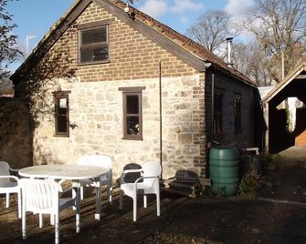 Compact Studio Barn Conversion - Crossways - Pátio