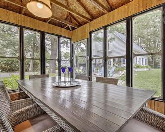 Domaine Ormes Hot Tub Lake Pool Table Kayak - Saint-Jean-de-Matha - Essbereich