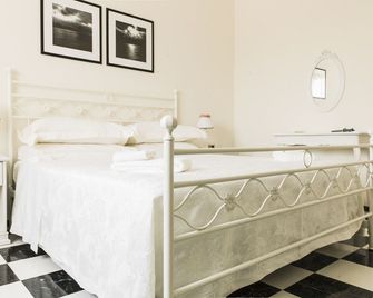 Il Sole Bed and Breakfast - Monopoli - Habitación