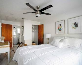 Walk Everywhere! 1-bedroom Gem In Downtown Hub - New Port Richey - Bedroom