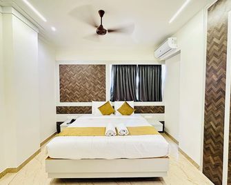 Shambhavi Hotel And Convention Centre - Udupi - Bedroom