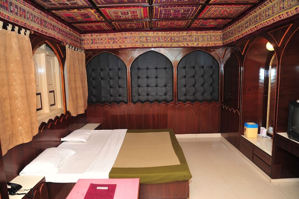 Hotel Siddhartha Palace - Ahmedabad - Slaapkamer
