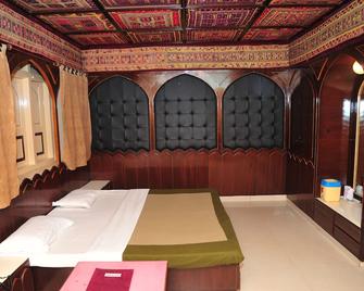 Hotel Siddhartha Palace - Ahmedabad - Bedroom