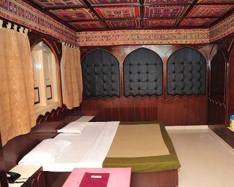 Hotel Siddhartha Palace - Ahmedabad - Slaapkamer