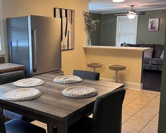 Charming 3-bedroom house in wonderful Sumter - Sumter - Salle à manger