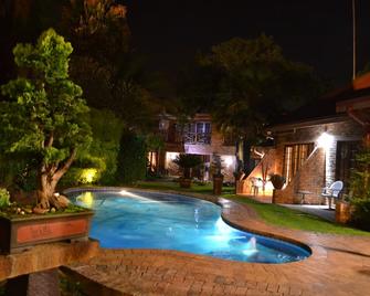Aark Guest Lodge - Vanderbijlpark - Pool