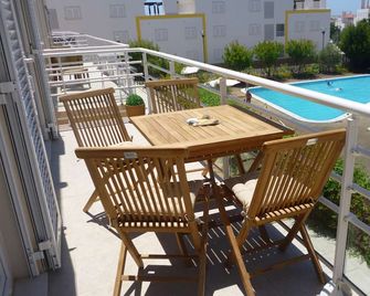 Apartment on the first floor with terrace view to the lovely swimmingpool - Conceição e Cabanas de Tavira - Balkon