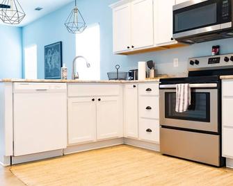 Clean & Serene House Studio - Easy Onoff I-40 - Memphis - Kitchen