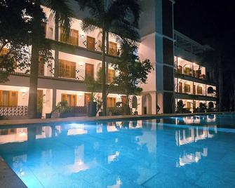 Madras Chronicle Bay Resort & Spa - Mahabalipuram - Piscina