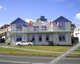Barnacles Seaside Inn - Paraparaumu - Building