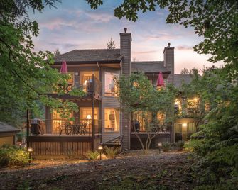 Whispering Woods Resort - Welches - Building