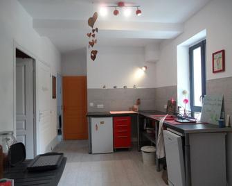 Le Champ Des Etoiles - Saint-Sylvestre-sur-Lot - Cuisine