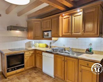 Charming Countryside Home with Large Garden, Near Scenic Trails and Historic Sites - Neau - Cocina